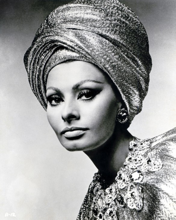 Sophia Loren in a glamorous head wrap | Who2