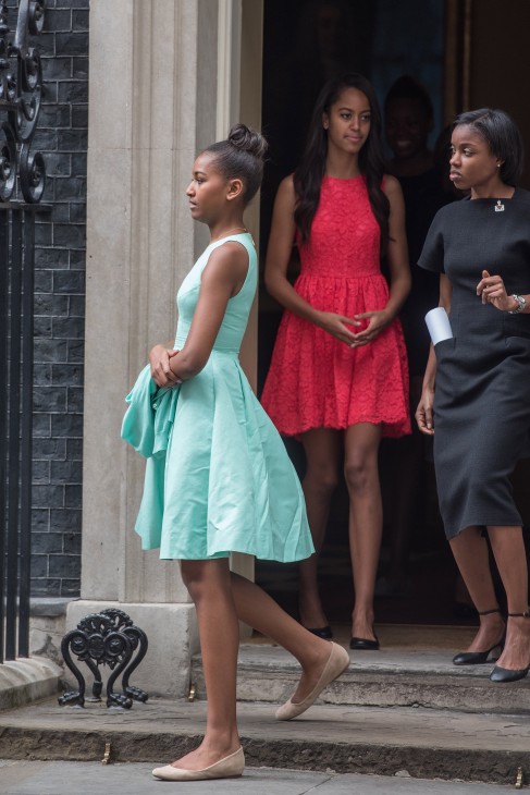 Sasha Obama And Sister Malia At No 10 Downing Street Photo Who2 2040